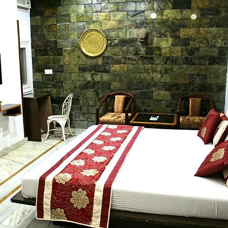 Kaveri Hotel And Restaurant Yamunānagar エクステリア 写真