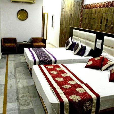 Kaveri Hotel And Restaurant Yamunānagar エクステリア 写真