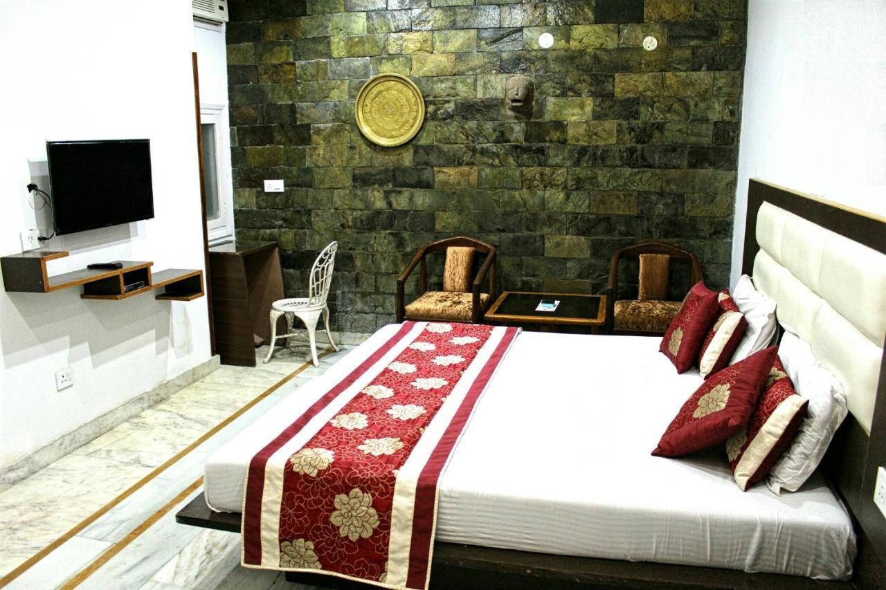 Kaveri Hotel And Restaurant Yamunānagar エクステリア 写真