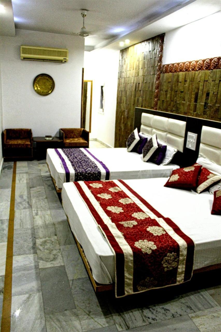 Kaveri Hotel And Restaurant Yamunānagar エクステリア 写真